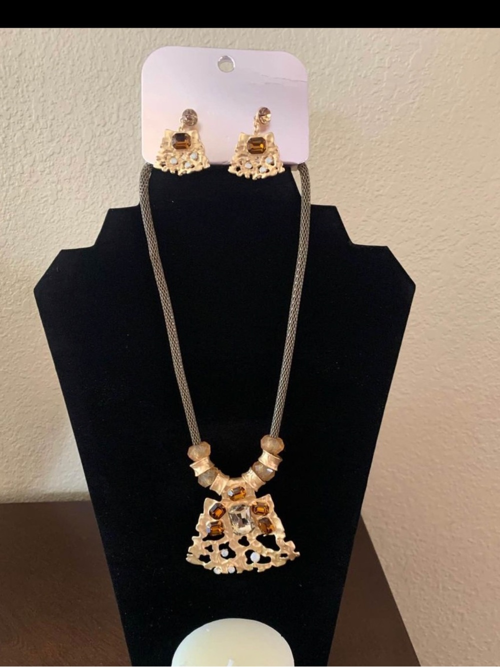 Gold-Tone Statement Necklace & Earring Set - Elegant Floral Pendant